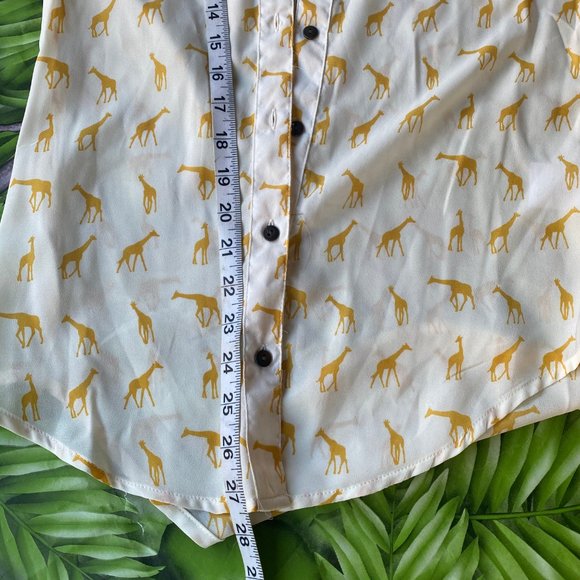 NWT BONGO cream giraffe 3/4 sleeve top - Picture 9 of 10